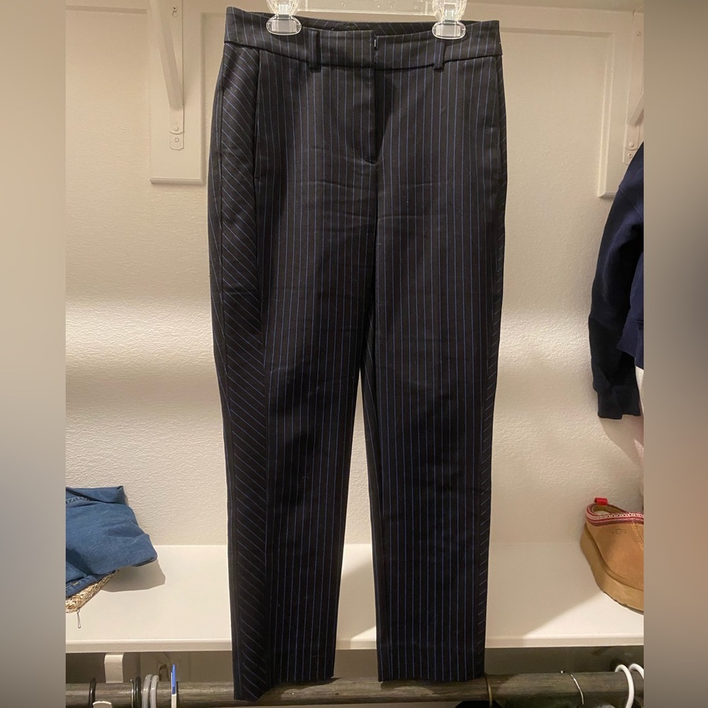 White House Black Market comfort stretch slim ankle pant in blue pin stripe 00S